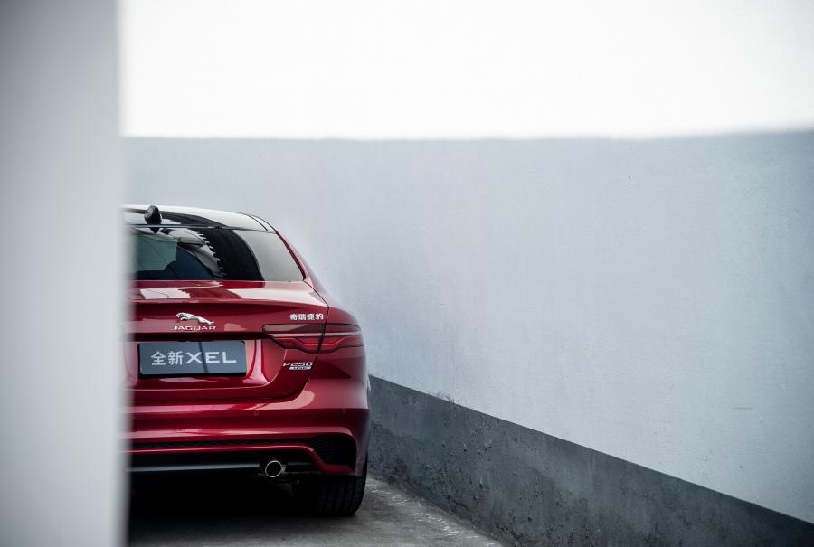Детали экстерьера Jaguar XE L P250 HSE R-Dynamic 2019 года  (CN) (фото 19 из 31)